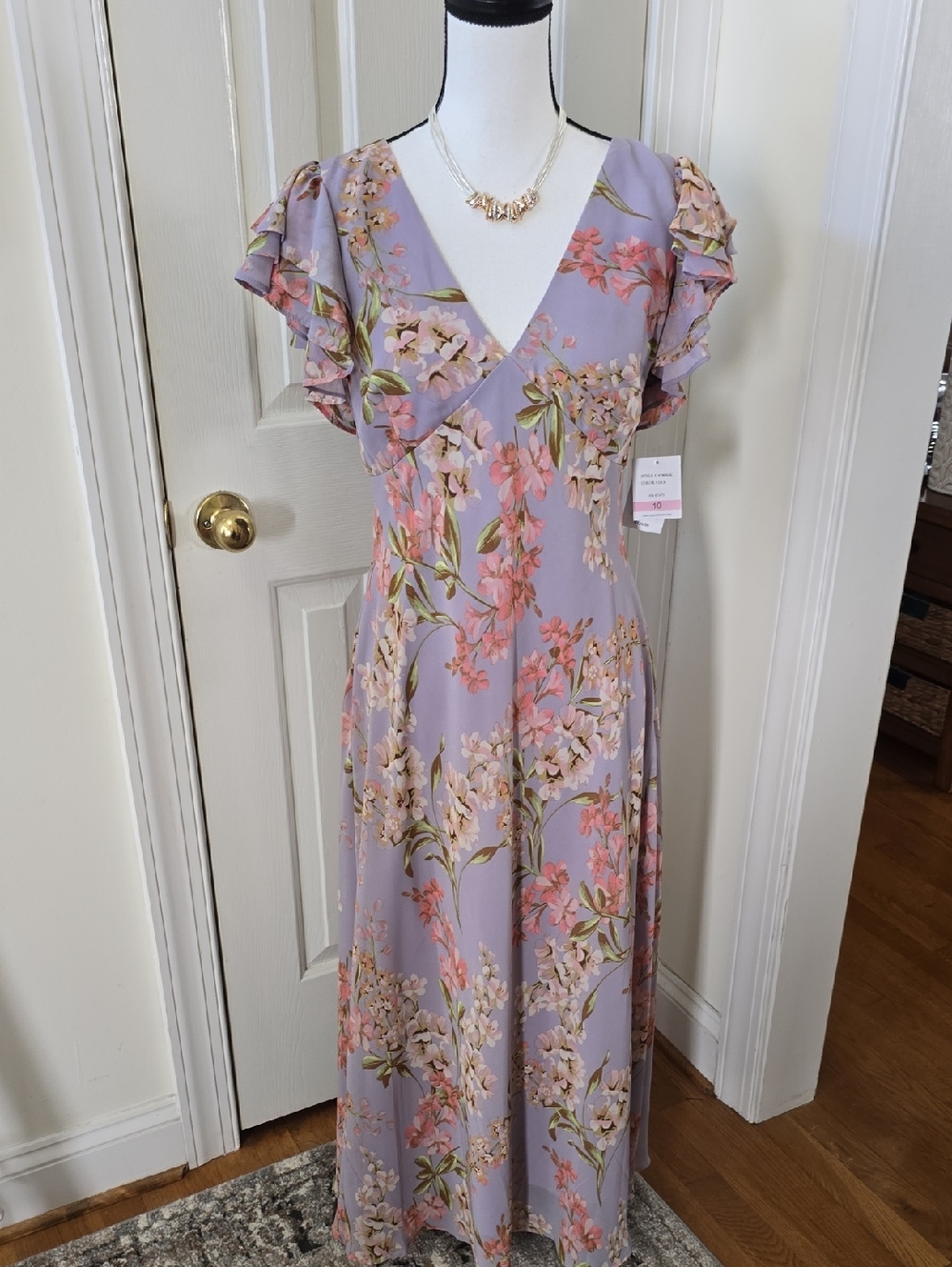 TAYLOR BRAND WOMEN'S LONG  LAVENDER SHORT SLEEVES LONG FANCY DRESS SIZE 10
